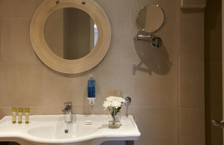 hotel Simantro Beach - kupatilo